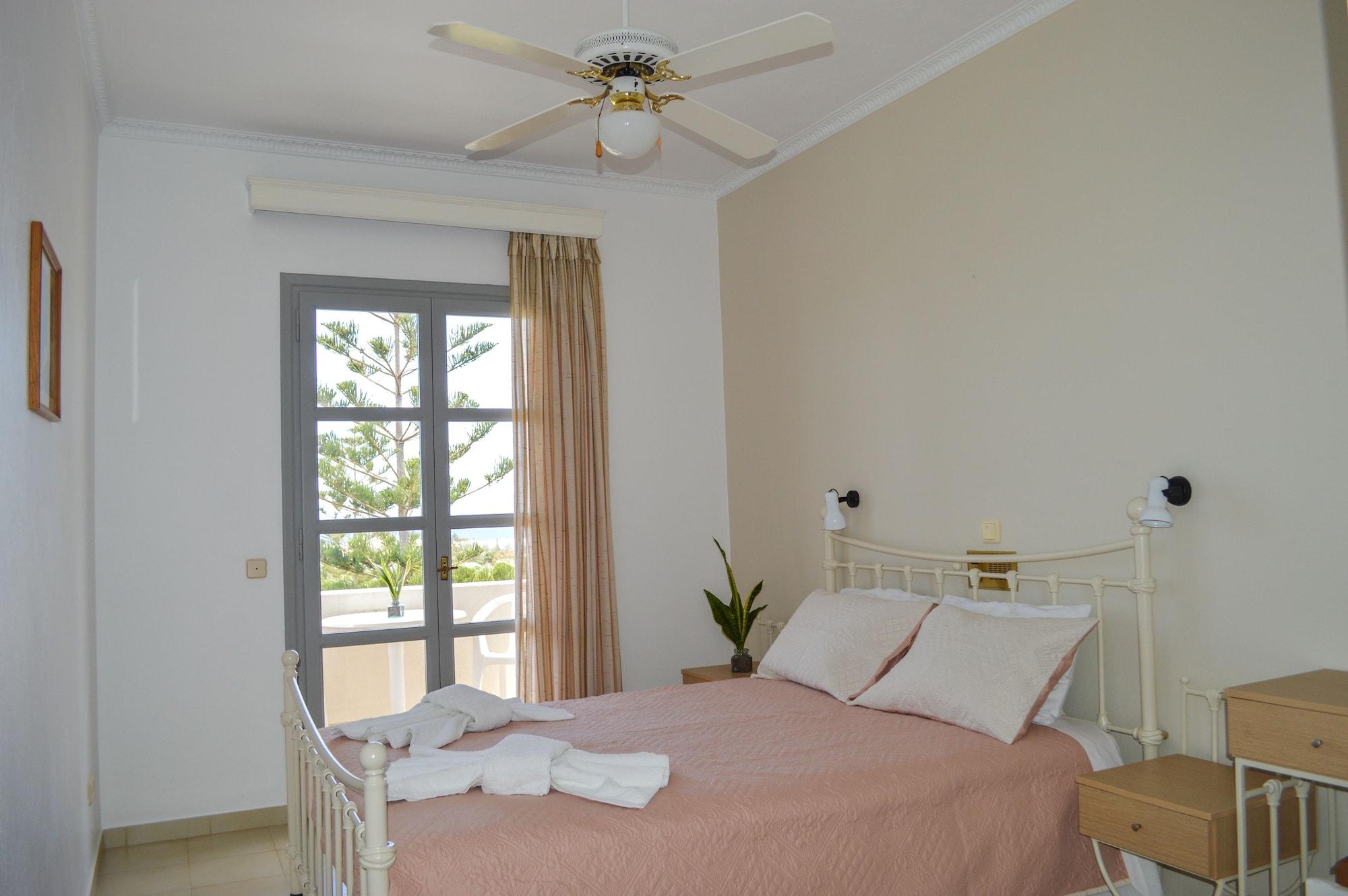 Castro Hotel Kamári Екстериор снимка