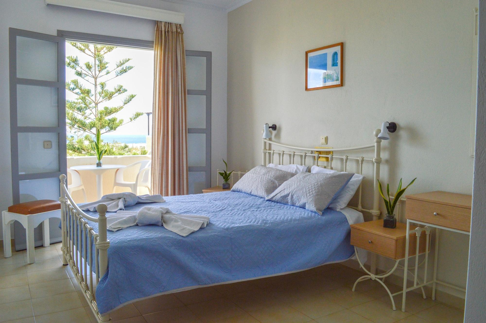 Castro Hotel Kamári Екстериор снимка