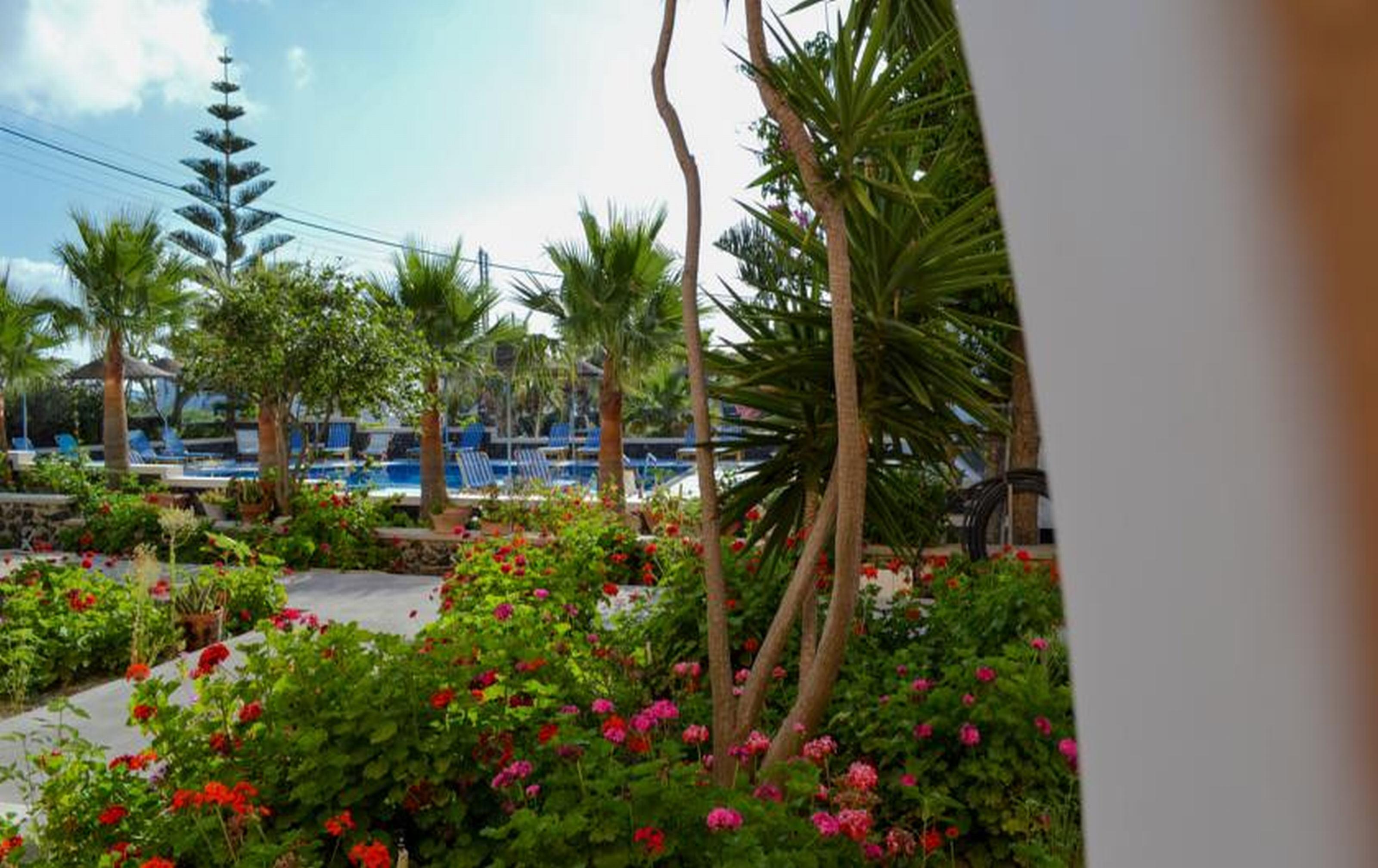 Castro Hotel Kamári Екстериор снимка