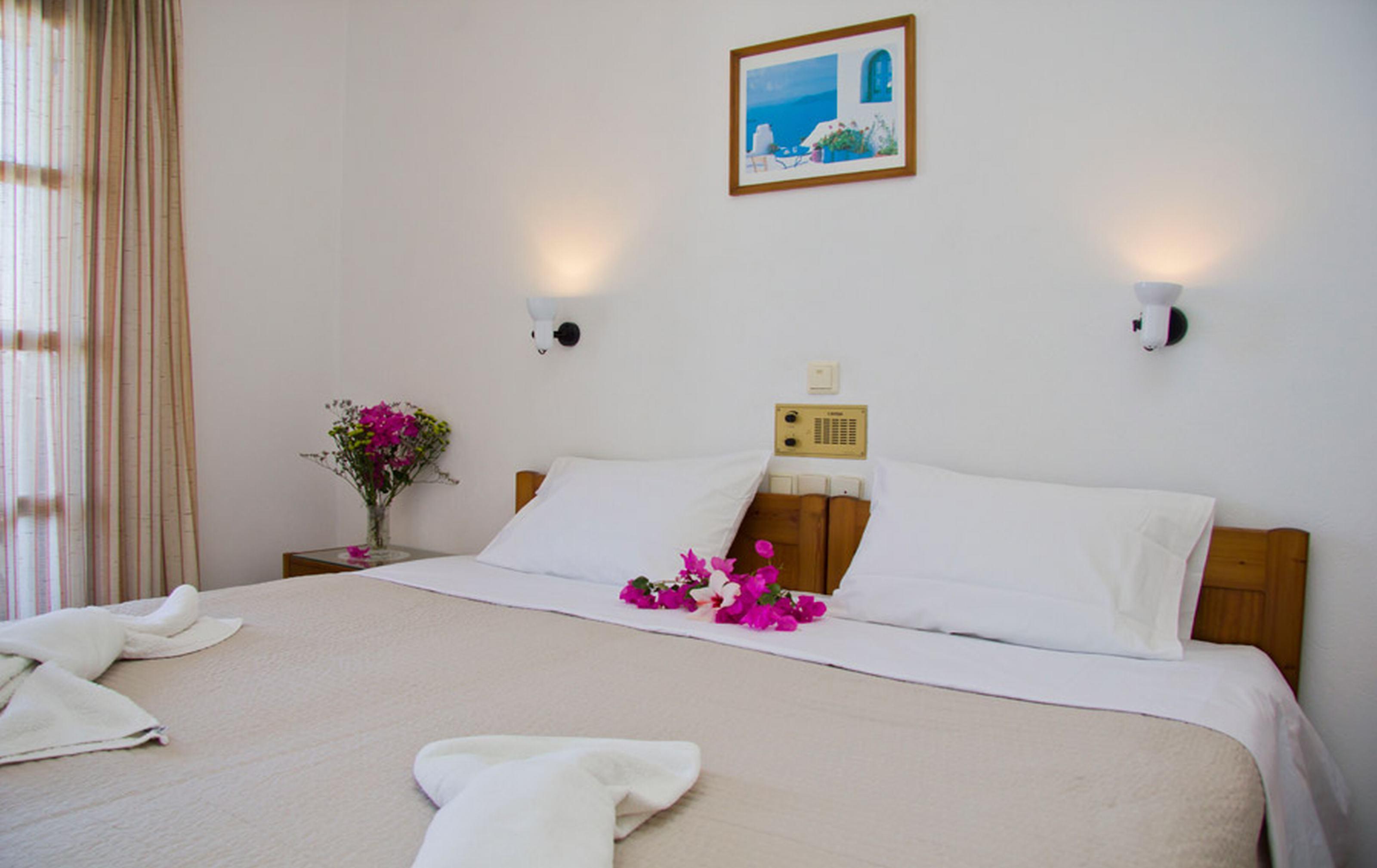 Castro Hotel Kamári Екстериор снимка