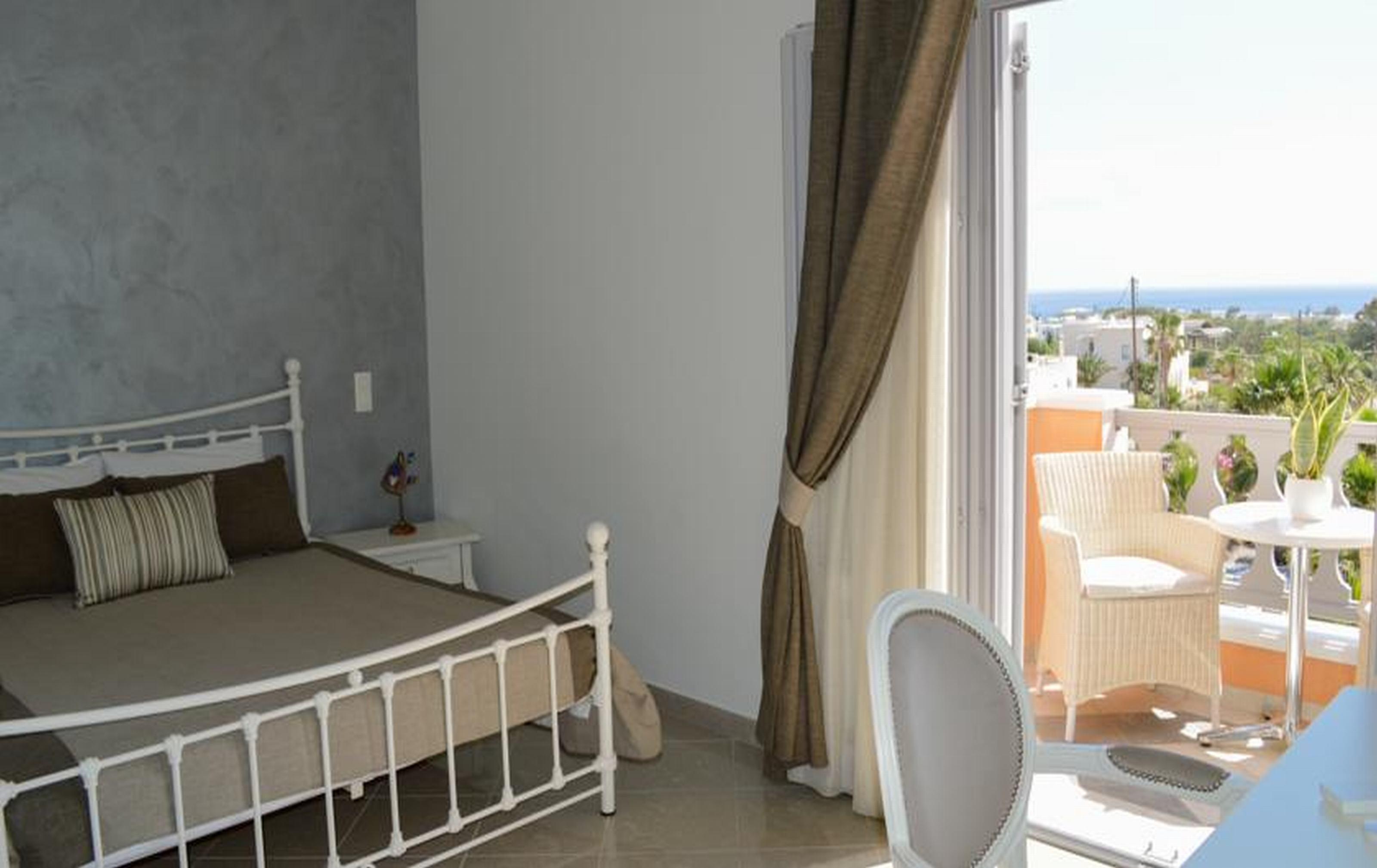 Castro Hotel Kamári Екстериор снимка