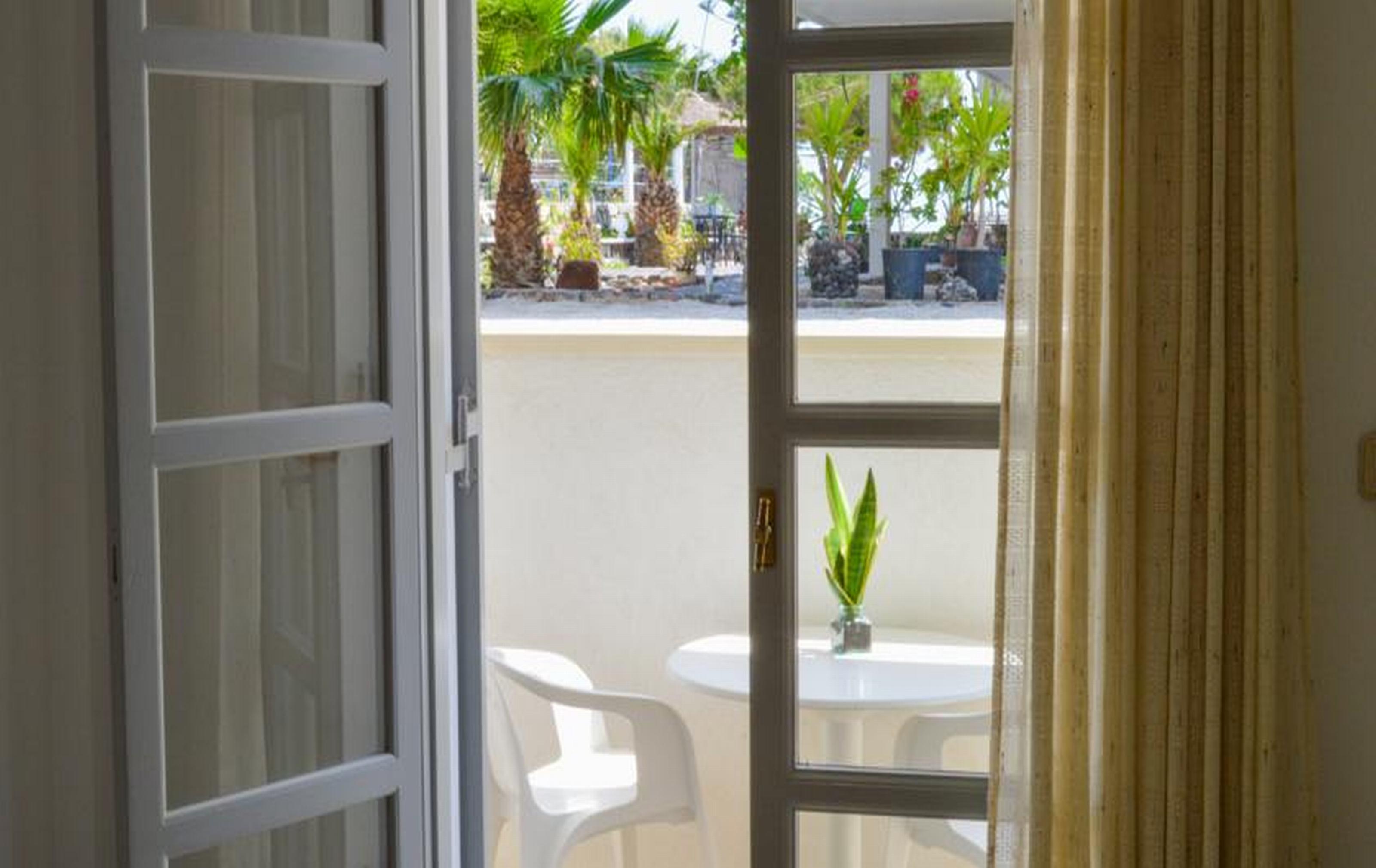 Castro Hotel Kamári Екстериор снимка