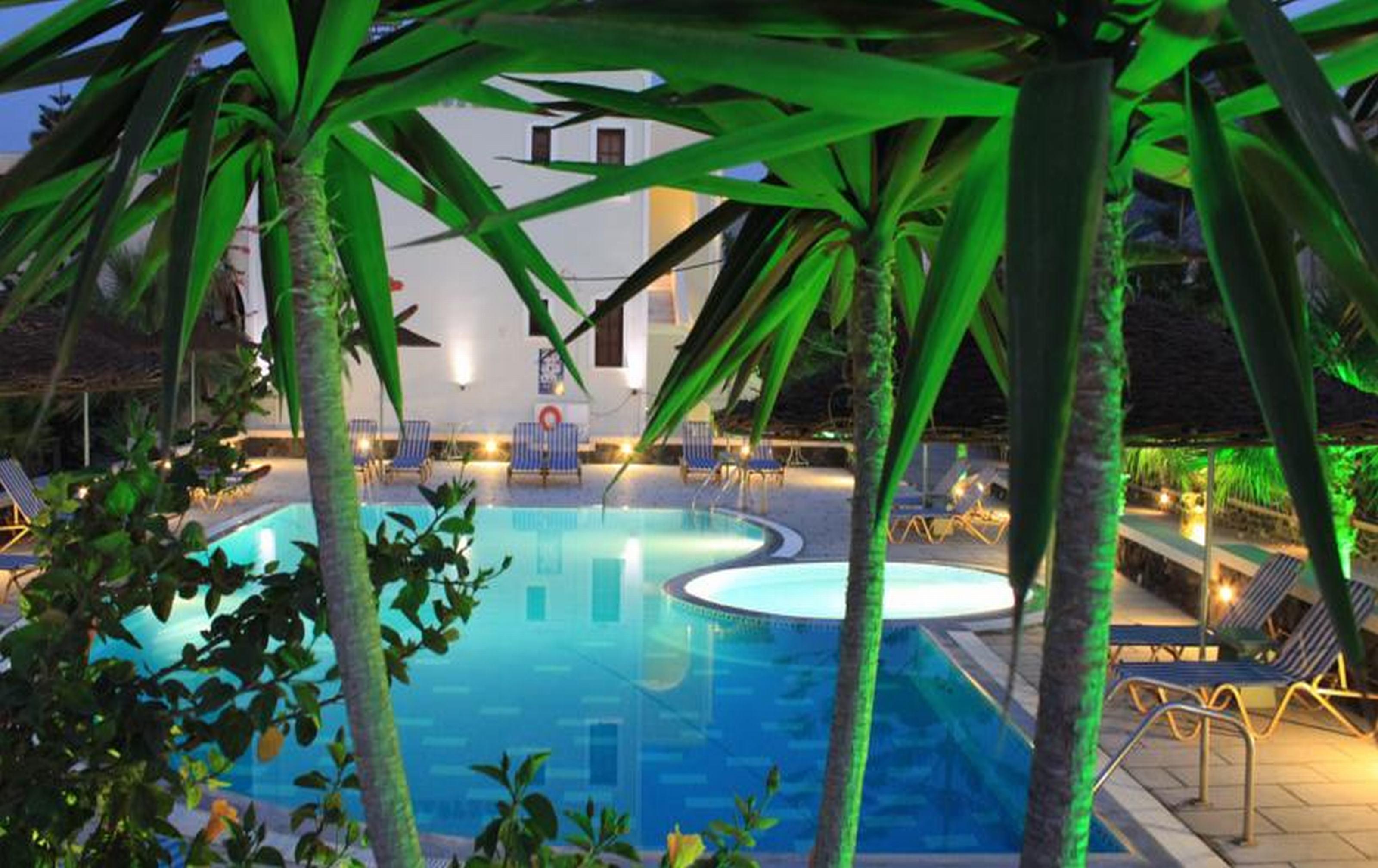Castro Hotel Kamári Екстериор снимка
