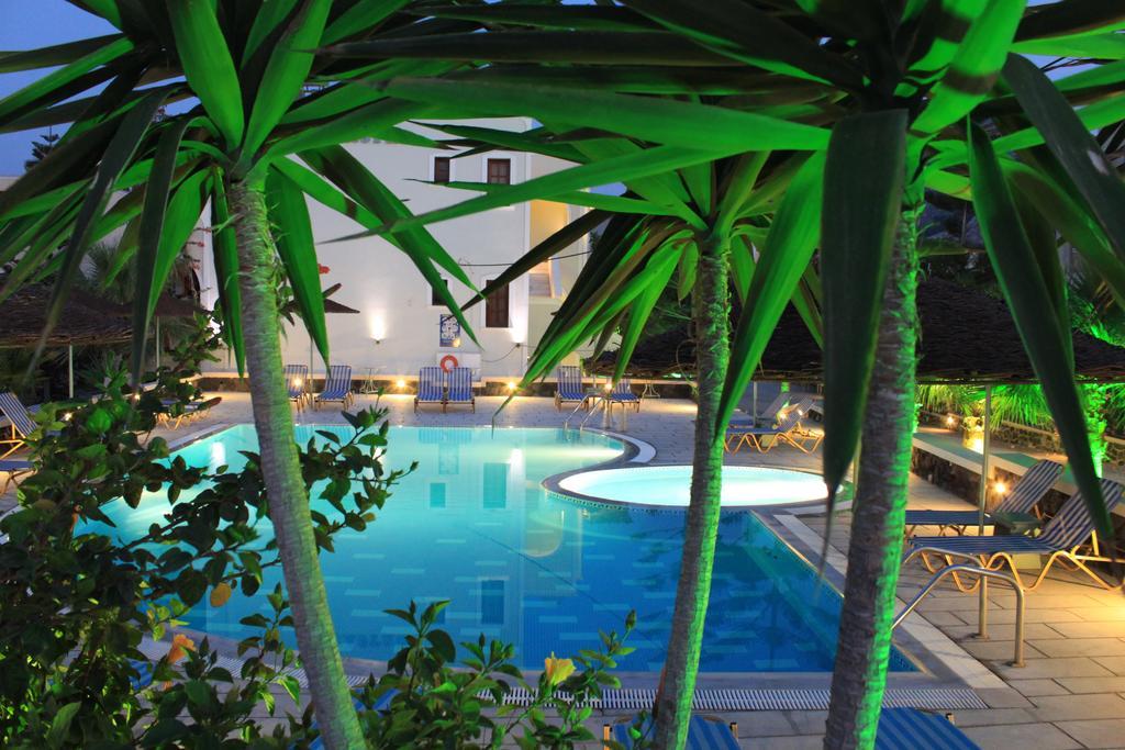 Castro Hotel Kamári Екстериор снимка