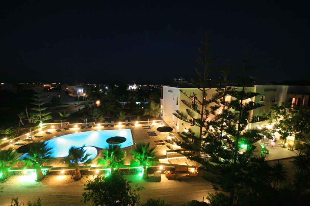 Castro Hotel Kamári Екстериор снимка